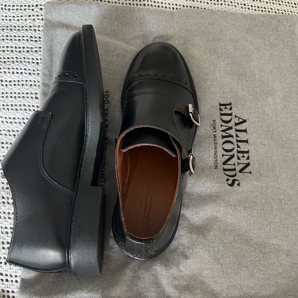 Allen Edmonds Black Leather Oxfords Classic Design